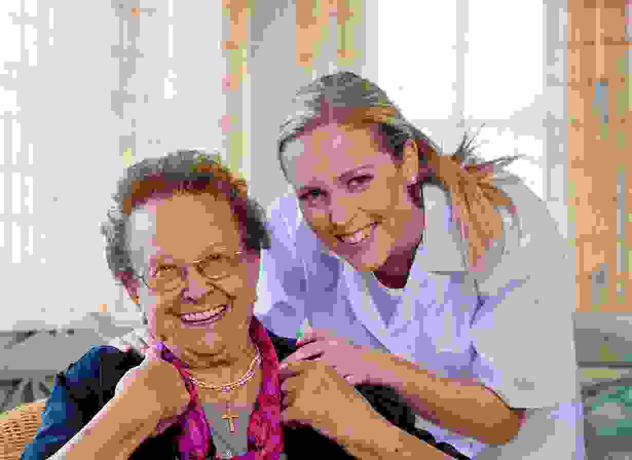 Caring for the elderly by gerontological nurse